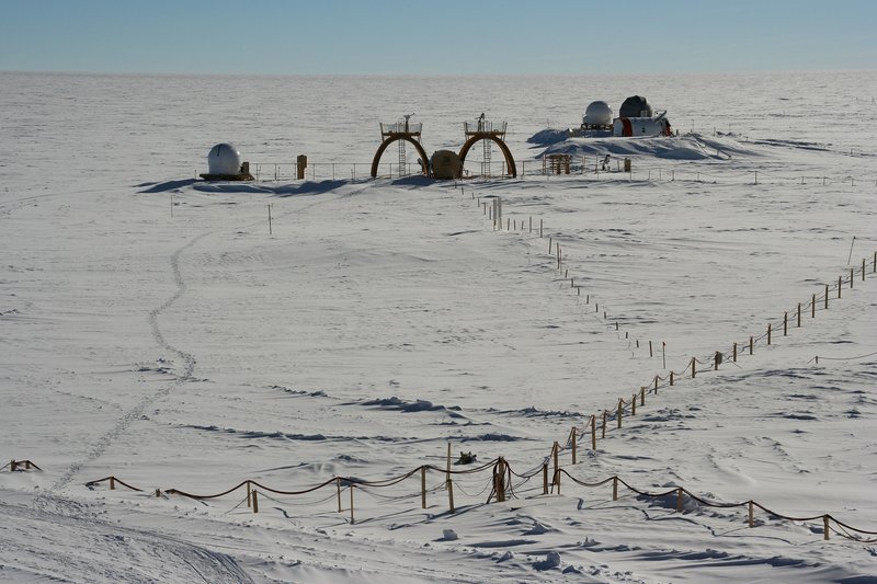 Vue de la plate-forme Astro, depuis le labo Vue de la plate-forme Astro, depuis le labo