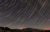 Filé d'étoiles sur le Mont Ventoux