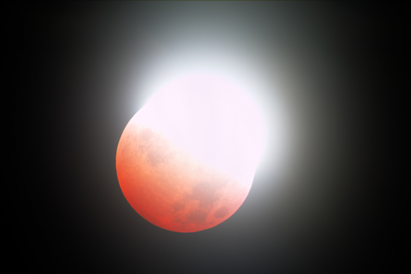 Éclipse totale de Lune, phase partielle
