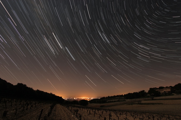 Filé d'étoiles sur Camaret sur Aigues